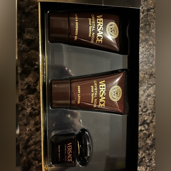 Versace Gold Packaging - Picture 2 of 5